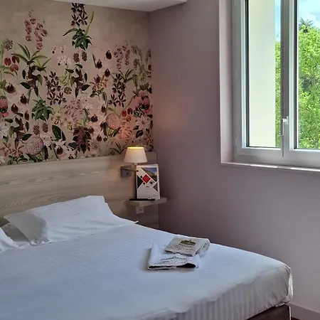 Готель Bon Pasteur 2*
