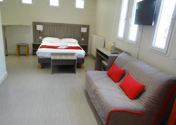 博帕斯图尔旅馆 昂热