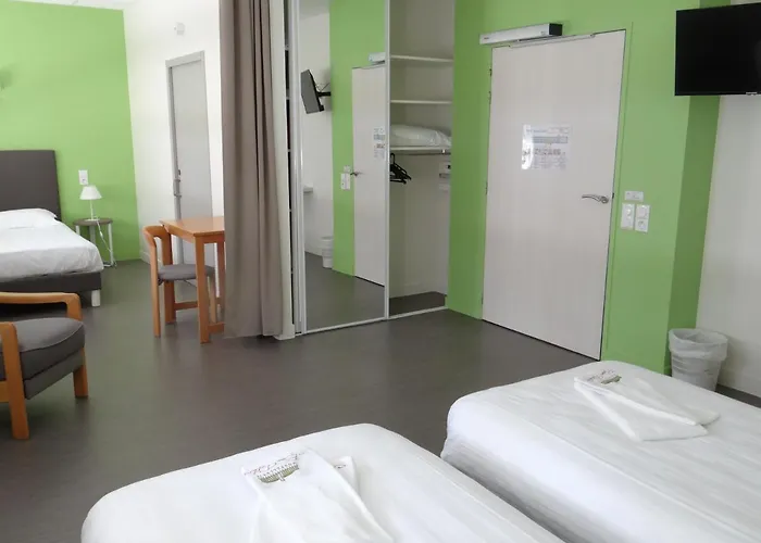 博帕斯图尔旅馆 2* 昂热