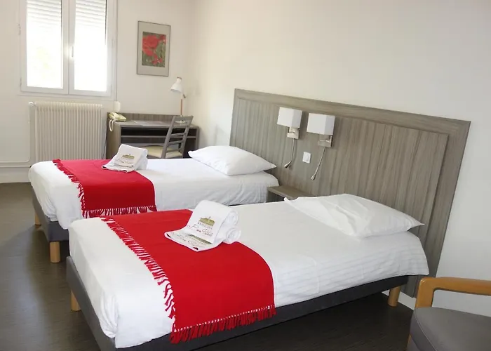 博帕斯图尔旅馆 2* 昂热